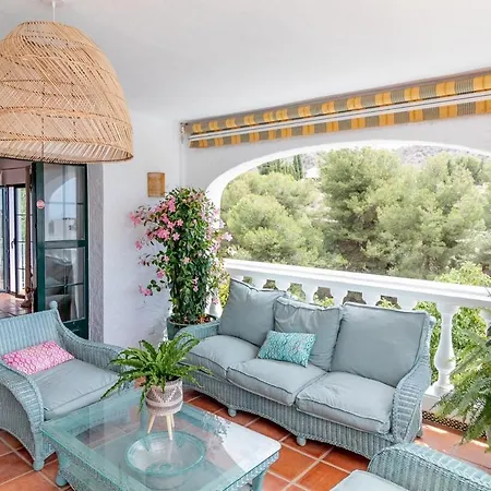 Villa Aroha - Huge Villa, Sea Views & 2 Pools