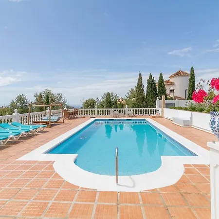 Villa Aroha - Huge Villa, Sea Views & 2 Pools