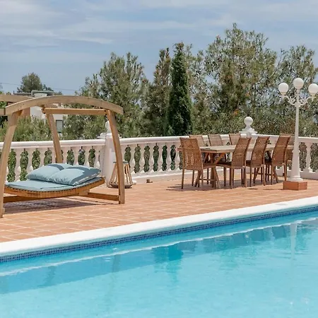 Aroha - Huge Villa, Sea Views & 2 Pools