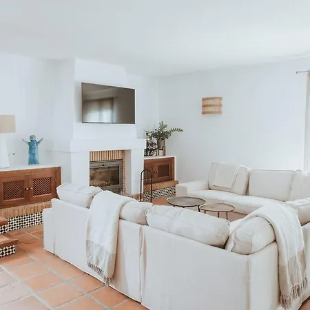 Aroha - Huge Villa, Sea Views & 2 Pools
