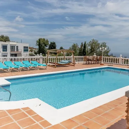 Villa Aroha - Huge Villa, Sea Views & 2 Pools *