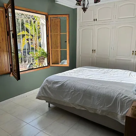 Aroha - Huge Villa, Sea Views & 2 Pools *