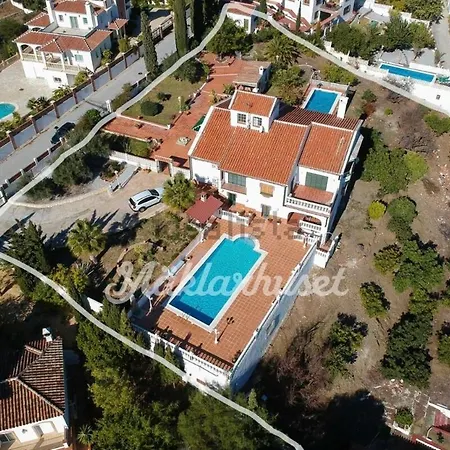 Aroha - Huge Villa, Sea Views & 2 Pools Villa