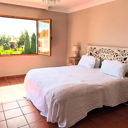 Aroha - Huge Villa, Sea Views & 2 Pools