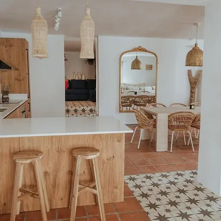 Aroha - Huge Villa, Sea Views & 2 Pools